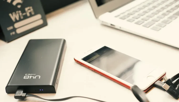 ゴリラクリニック大阪梅田院のリフレッシュスペースのデスク