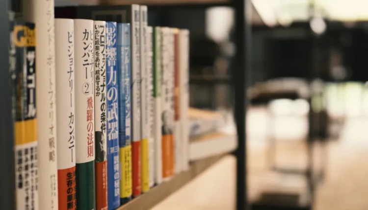 ゴリラクリニック大阪梅田院のリフレッシュスペース本棚